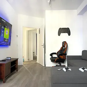 Gaming Ps5 + 65 Zoll 4k Tv Mit Balkon Apartment