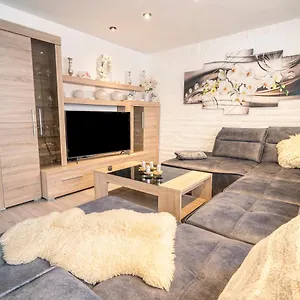 Truth King Size Betten, Kamin, Smart-tv, Massagestuhl Apartment